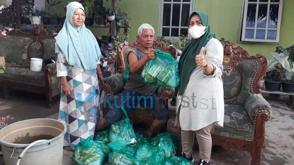 Fitriani PPP Kutim Bagikan Sembako Untuk Warga Terdampak Banjir Sangatta Fitriani PPP Kutim Bagikan Sembako Untuk Warga Terdampak Banjir Sangatta