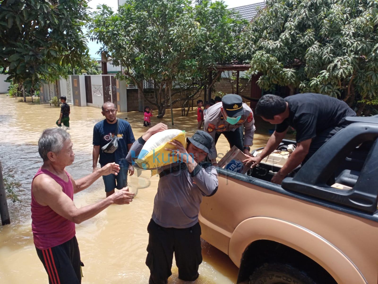 Hari ke-3 Banjir, Polres Kutim Salurkan Sembako dan Tim Tanggap Bencana