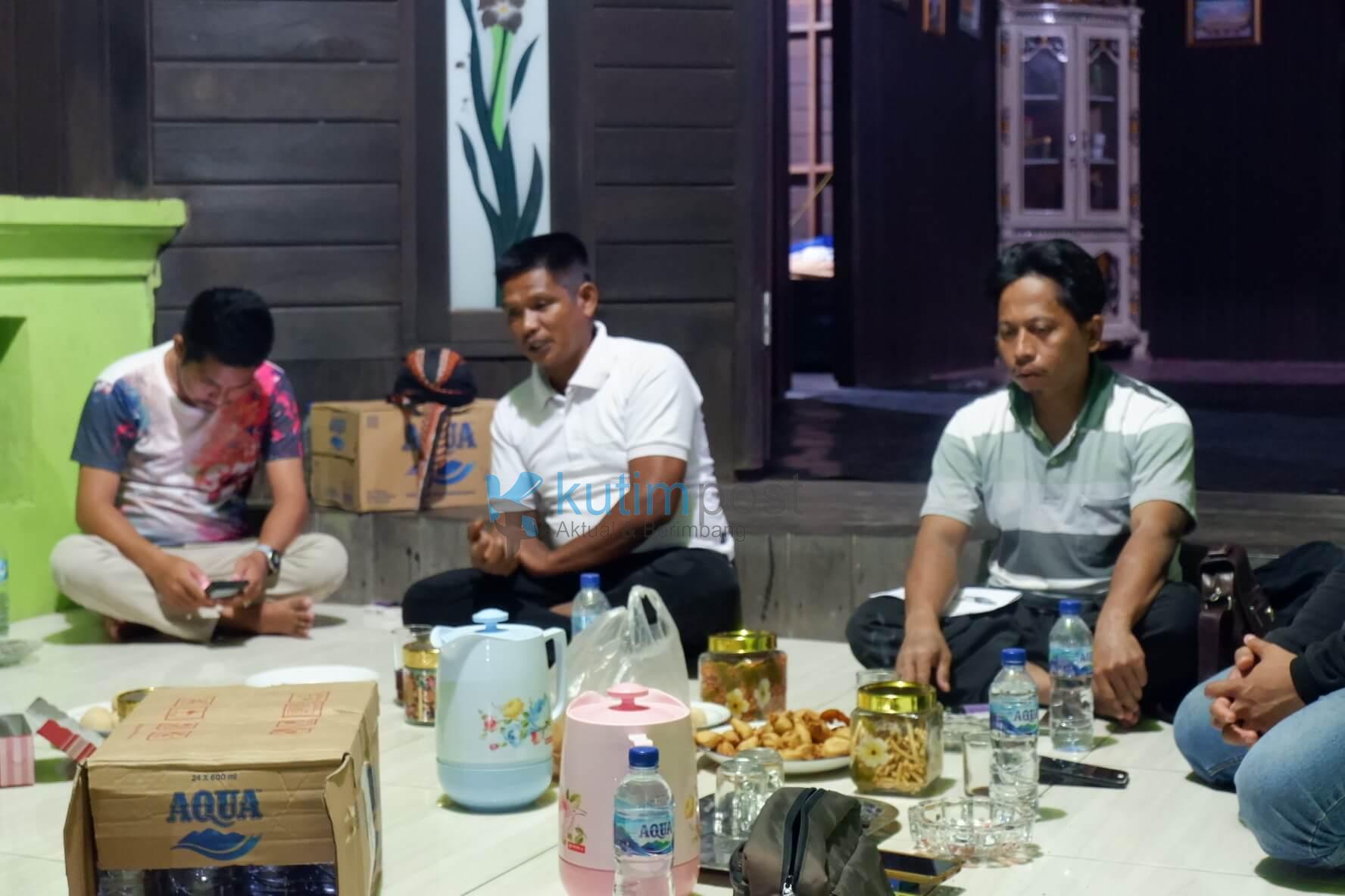 Ketua Adat Swarga Bara Ismail AD