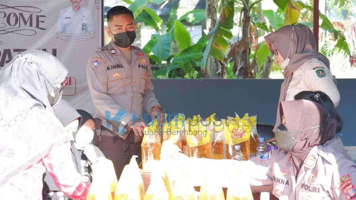 Tarik Peminat Vaksin, Pemkab dan Polres Kutim Berikan Minyak Goreng Tarik Peminat Vaksin, Pemkab dan Polres Kutim Berikan Minyak Goreng