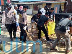 Tim Tanggap Bencana Polres Kutim Bekerja Sama DLH Bersihkan Sampah Pascabanjir