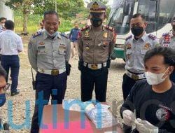 Cegah Lakalantas, Polres Kutim Lakukan Tes Urine Supir AKAP Cegah Lakalantas, Polres Kutim Lakukan Tes Urine Supir AKAP