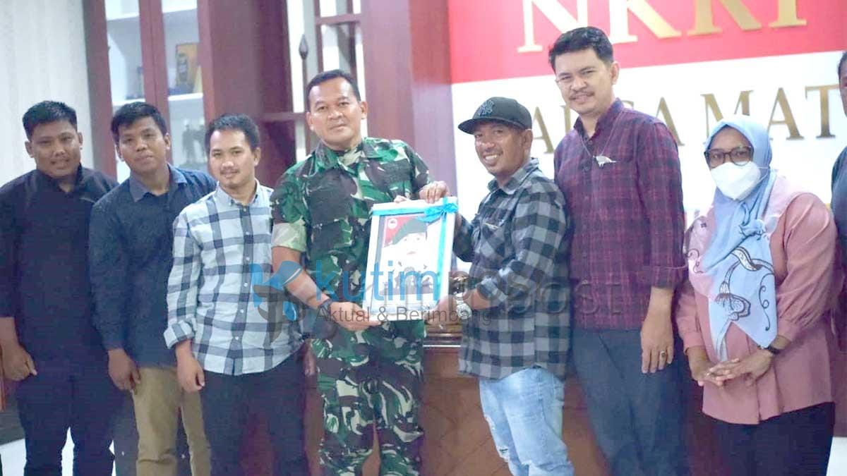 Ultah Dandim 0909 Kutim, AJKT Beri Surprise Ultah Dandim 0909 Kutim, AJKT Beri Surprise