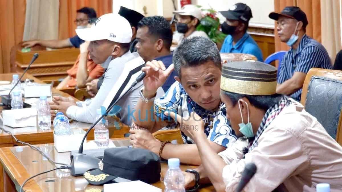 Demo Petani Sawit Teluk Pandan, Keluhkan Susahnya Penjualan ke Perusahaan Demo Petani Sawit Teluk Pandan, Keluhkan Susahnya Penjualan ke Perusahaan