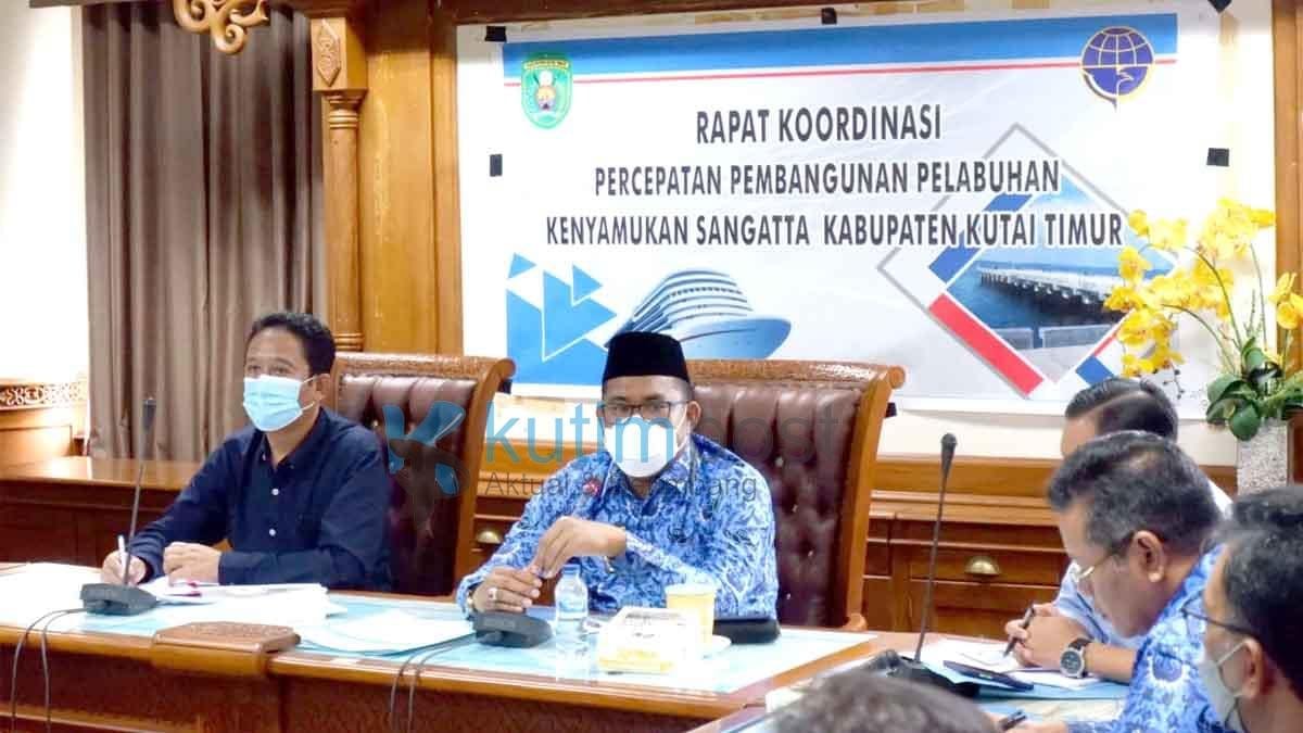 Kasmidi-Pimpin-Rakor-Percepatan-Pembangunan-Pelabuhan-Kenyamukan.jpg