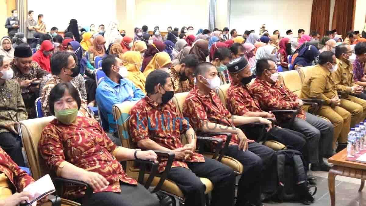 Wabup Kutim Buka Seminar Kurikulum Merdeka Yang Diadakan YPPSB Wabup Kutim Buka Seminar Kurikulum Merdeka Yang Diadakan YPPSB