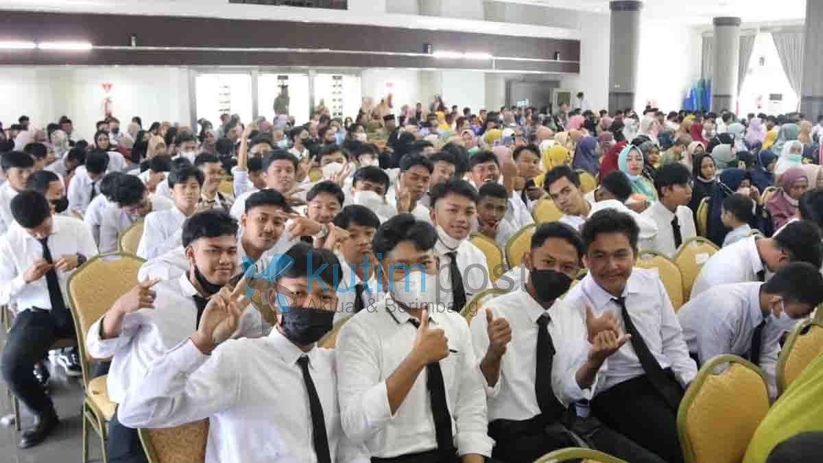 Hadiri-Pelepasan-Siswa-SMK-Muhammadiyah-1-Sangatta-Utara-Ini-Pesan-Bupati.jpg