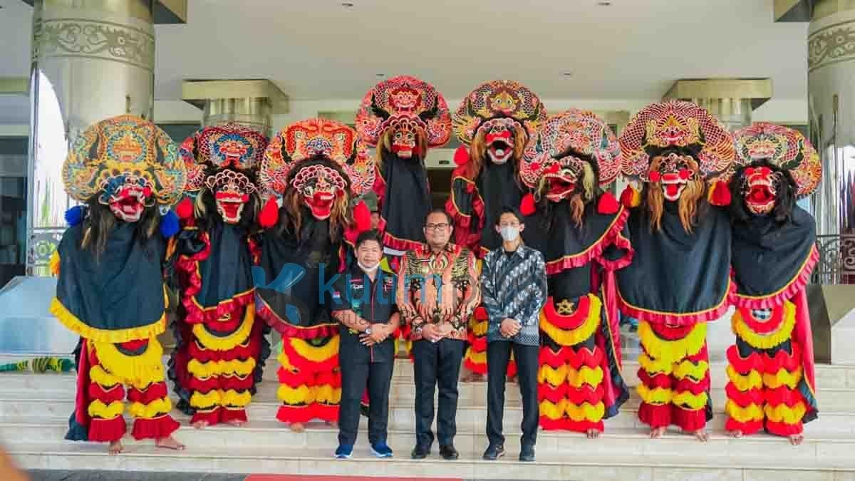 Kasmidi Dukung Jaranan Borneo Putro Legowo Ikuti Parade Barong Pesisir Kaltim Kasmidi Dukung Jaranan Borneo