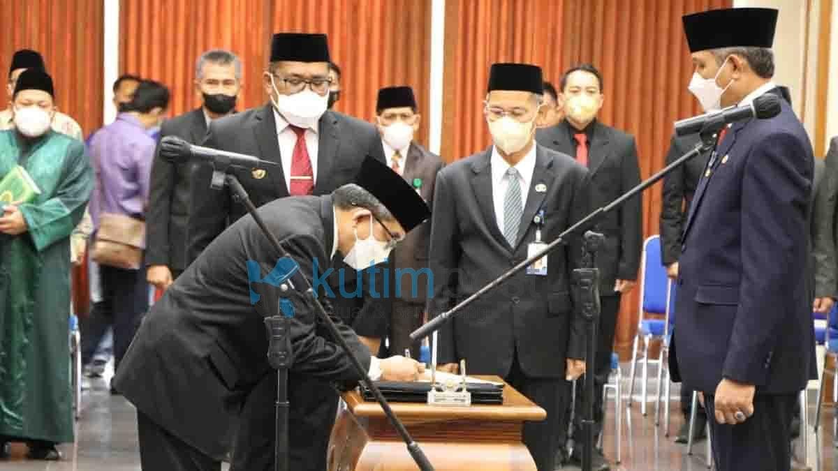 Rizali-Hadi-Sah-Menjabat-Sekda-Kutim.jpg