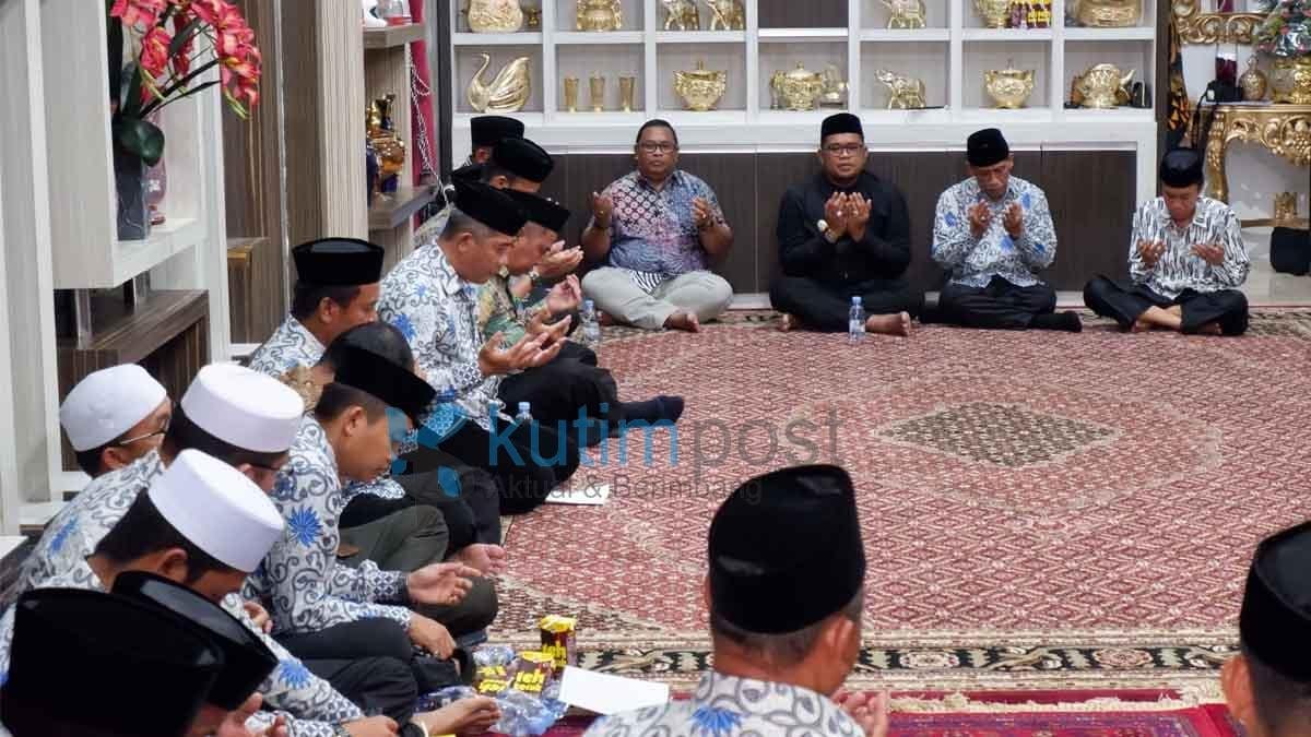 Sukses Juara 4 MTQ Kaltim, Kasmidi Beri Bonus Kepada Semua Juara beserta Pelatih Sukses Juara 4 MTQ Kaltim, Kasmidi Beri Bonus