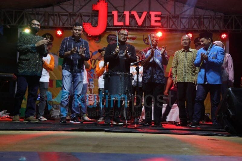 Tutup Festival Thumbenska, Kasmidi : Inovasi Anak Muda Tingkatkan Ekonomi Kerakyatan Tutup Festival Thumbenska, Kasmidi : Inovasi Anak Muda Tingkatkan Ekonomi Kerakyatan