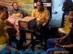 Kasmidi Bulang Kunjungi Korban Kebakaran Munthe Kasmidi Bulang Kunjungi Korban Kebakaran Munthe