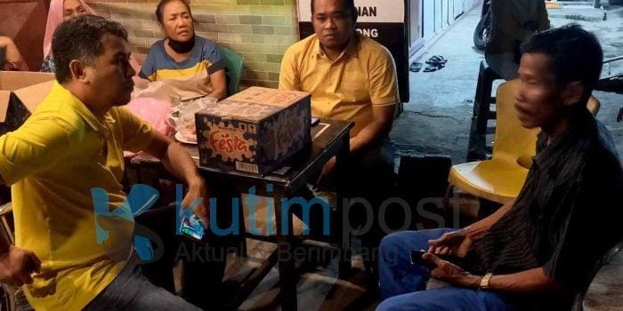 Kasmidi Bulang Kunjungi Korban Kebakaran Munthe Kasmidi Bulang Kunjungi Korban Kebakaran Munthe