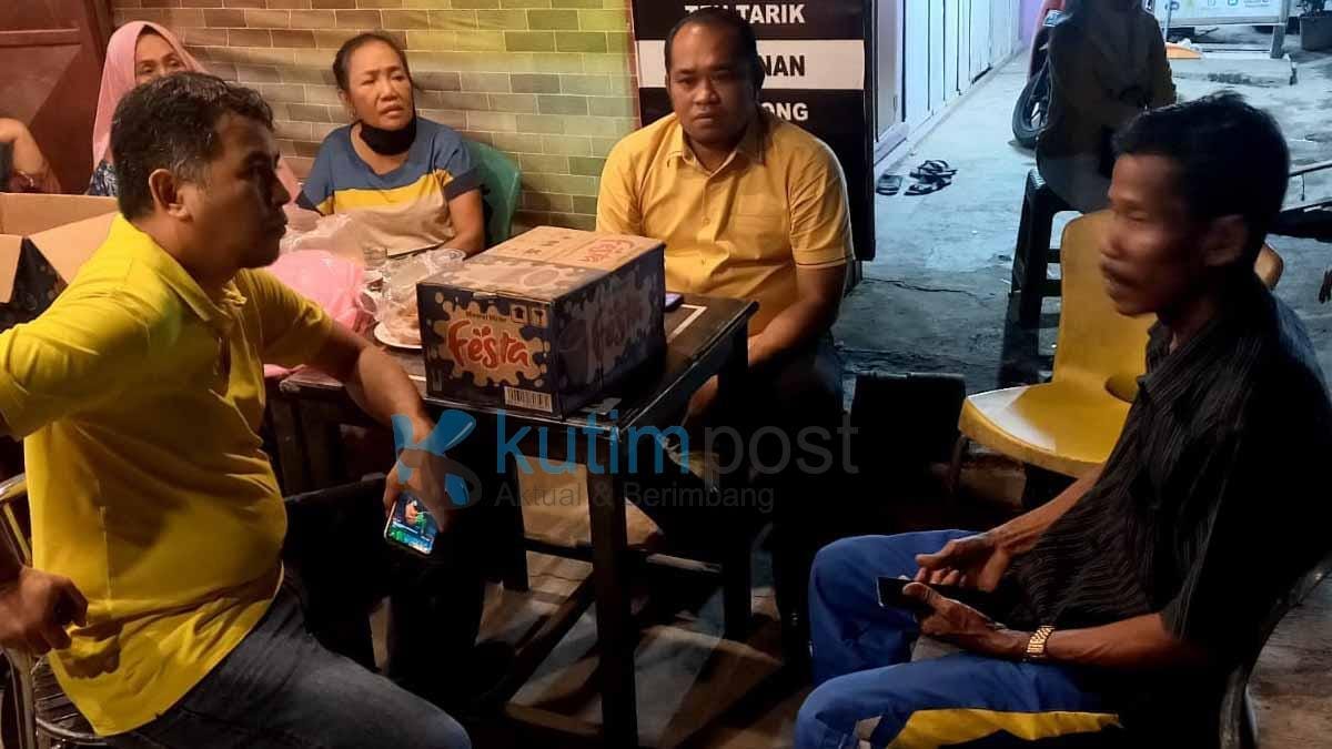 Kasmidi Bulang Kunjungi Korban Kebakaran Munthe Kasmidi Bulang Kunjungi Korban Kebakaran Munthe