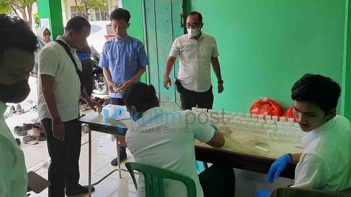 130 Pelajar SMK 1 Muhammadiyah Ikuti Tes Urine 130 Pelajar SMK 1 Muhammadiyah Ikuti Tes Urine