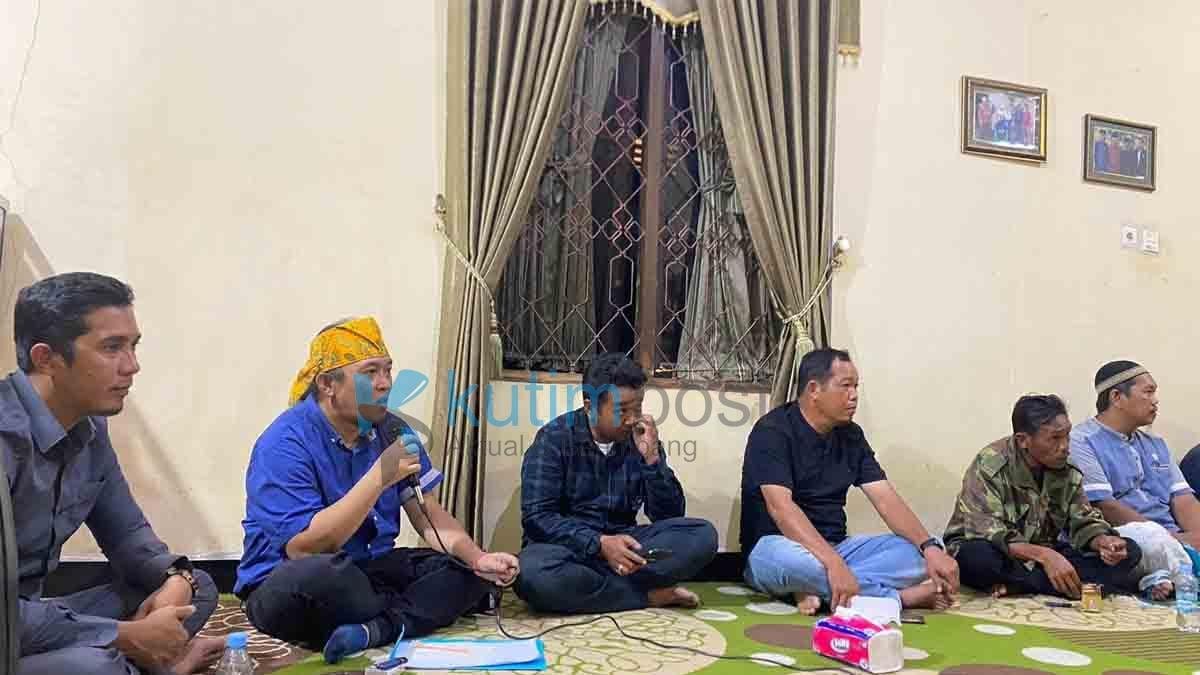 Asmawardi Serahkan Mobil Ambulans Asmawardi Serahkan Mobil Ambulans