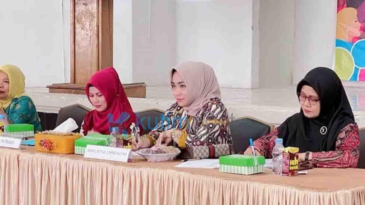 Asti Mazar Hadiri Pelatihan Menjahit Asti Mazar Hadiri Pelatihan Menjahit