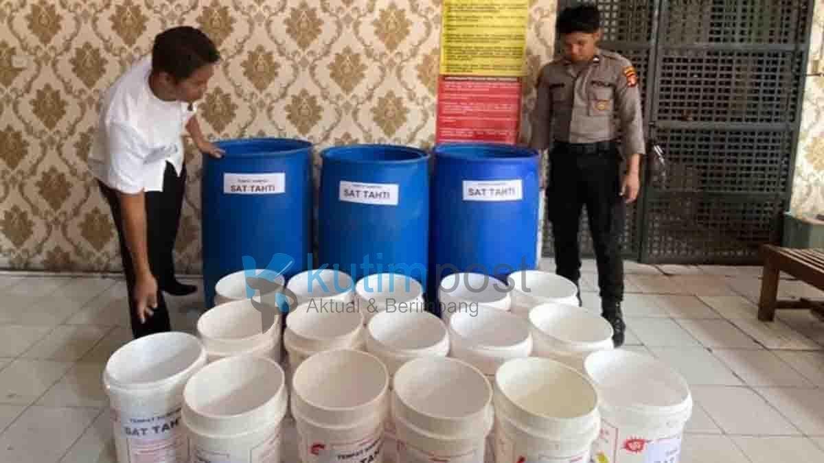 Awal Menjabat, Kasat Tahti Polres Kutim Remajakan Bak Sampah Awal Menjabat, Kasat Tahti Polres Kutim Remajakan Bak Sampah