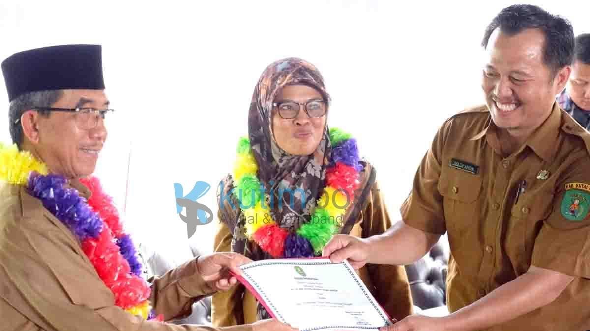 Bupati Resmikan Kampung Beragam Bupati Resmikan Kampung Beragam
