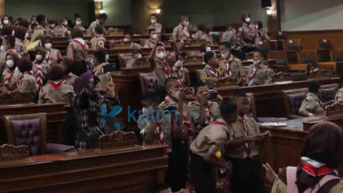 DPRD Kutim Dapat Kunjungan Dari Pelajar SMP 3 Sangatta Utara DPRD Kutim Dapat Kunjungan Dari Pelajar SMP 3 Sangatta Utara