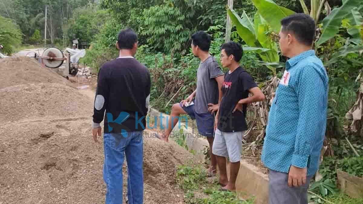 Joni Lihat Semenisasi di Desa Masalap Raya Joni Lihat Semenisasi di Desa Masalap Raya