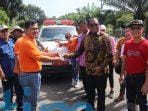 Kasmidi Serahkan 1 Unit Ambulan ke KKSU