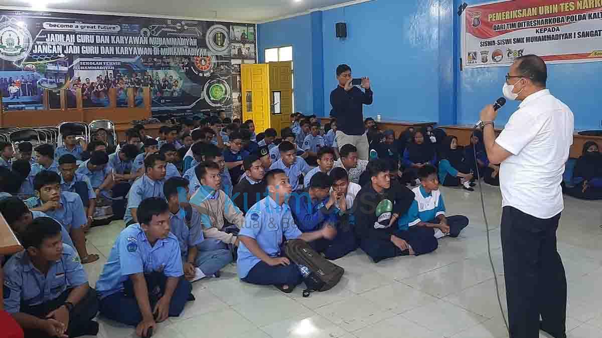 Polres Kutim Sosialisasi Bahaya Narkoba di SMK 1 Muhammadiyah