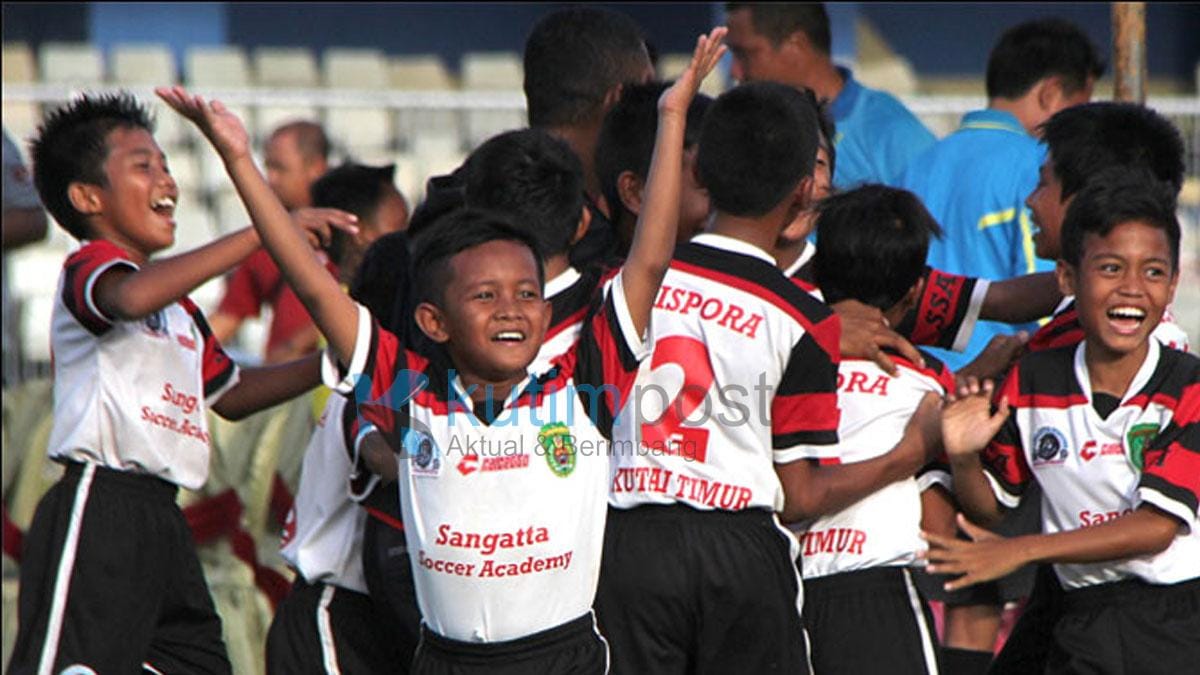 Ramadhani 100 Persen Dukung Pembuatan Stadion Mini Ramadhani 100 Persen Dukung Pembuatan Stadion Mini