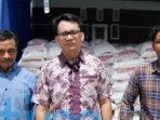 Pembudidaya Ikan Gang Musholla Dalam Dapat Bantuan Pakan Pembudidaya Ikan Gang Musholla Dalam Dapat Bantuan Pakan