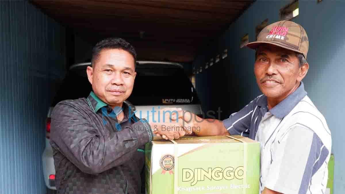 Serahkan Sprayer ke Petani, Joni; Akan Permudah Pekerjaan