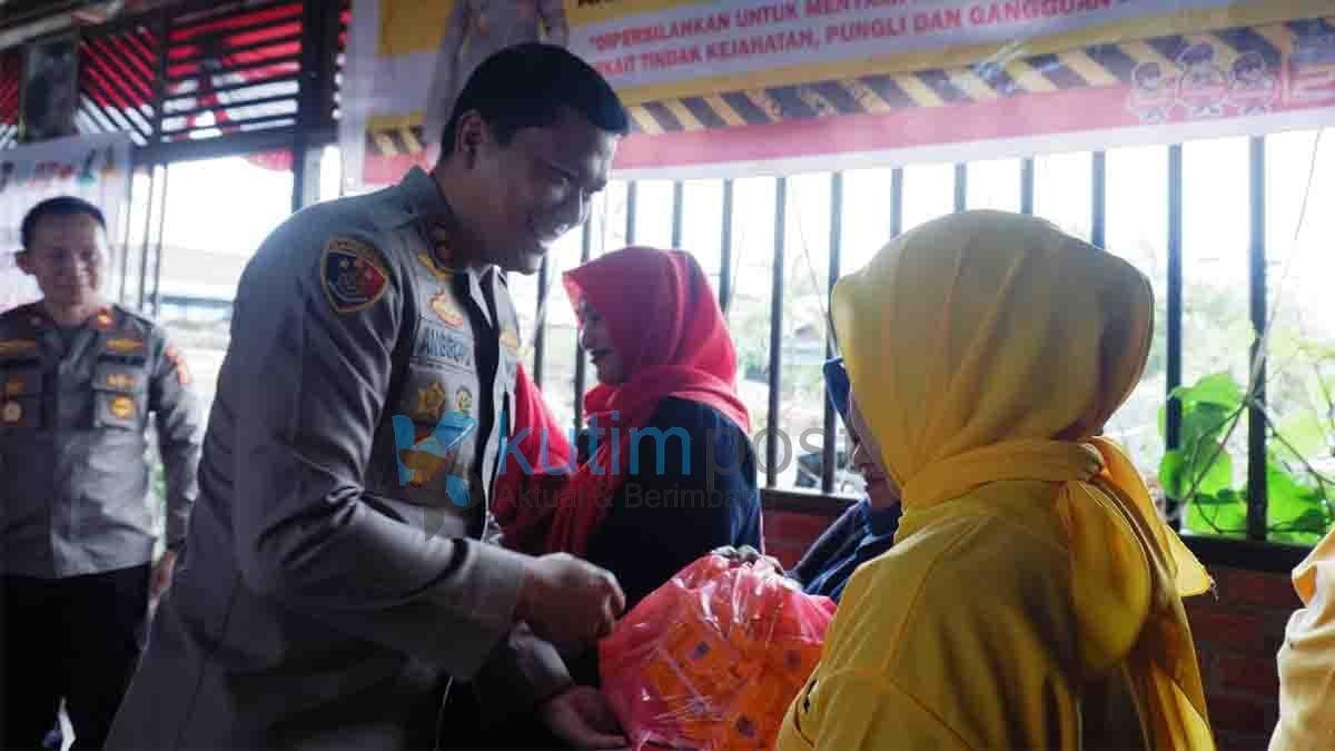 Jumat Curhat, Kapolres Kutim Senang Dengar Curhatan Masyarakat Jumat Curhat, Kapolres Kutim Senang Dengar Curhatan Masyarakat