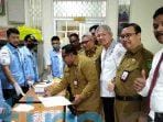 Polres Kutai Timur dan BNK Kutim Lakukan Tes Urine ke 148 Pegawai Polres Kutai Timur dan BNK Kutim Lakukan Tes Urine ke 148 Pegawai