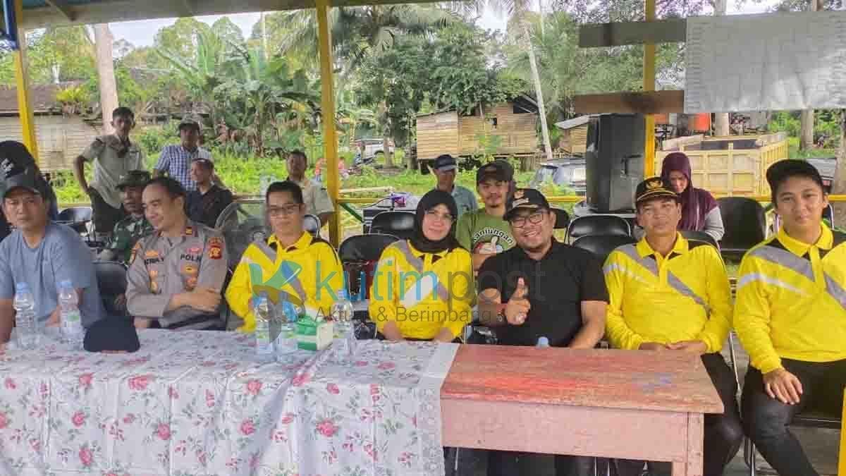 Kasmidi Buka Turnamen Sepak Bola HUT Desa Marah Haloq Ke 147 Kasmidi Buka Turnamen Sepak Bola HUT Desa Marah Haloq Ke 147