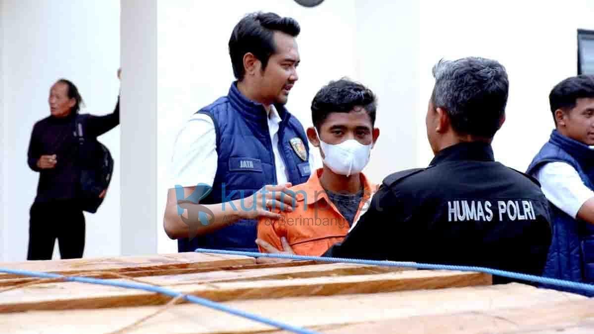 Satreskrim Polres Kutim Ungkap Kasus Illegal Logging Satreskrim Polres Kutim Ungkap Kasus Illegal Logging