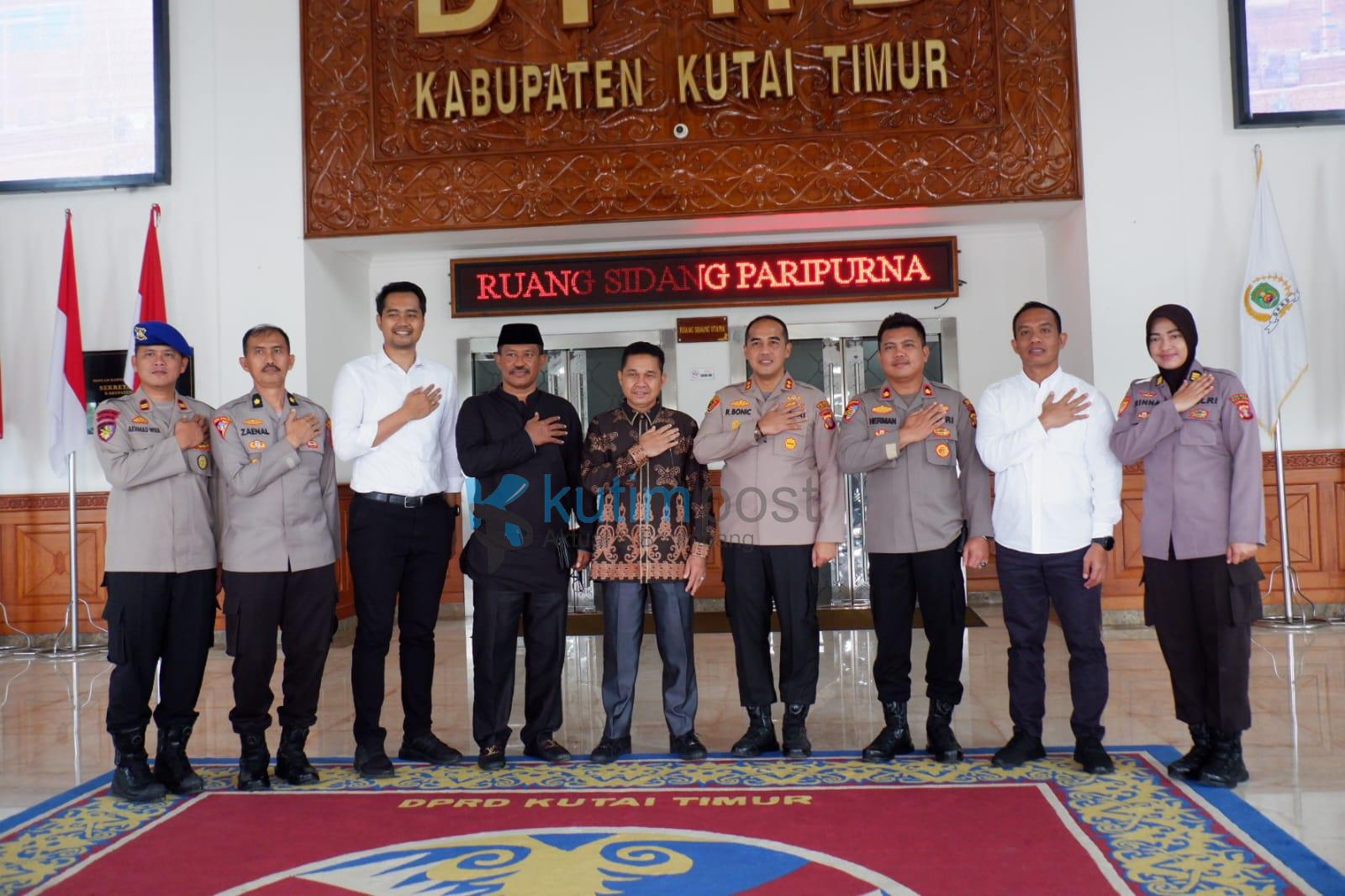 Baru Menjabat, AKBP Ronni Bonic Silaturahmi Ke Ketua DPRD Ku