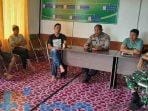Kapolsek Rantau Pulung Hadiri Mediasi 10 Warga Terkait Hasil Plasma Dari PT KAN Kapolsek Rantau Pulung Hadiri Mediasi 10 Warga Terkait Hasil Plasma Dari PT KAN