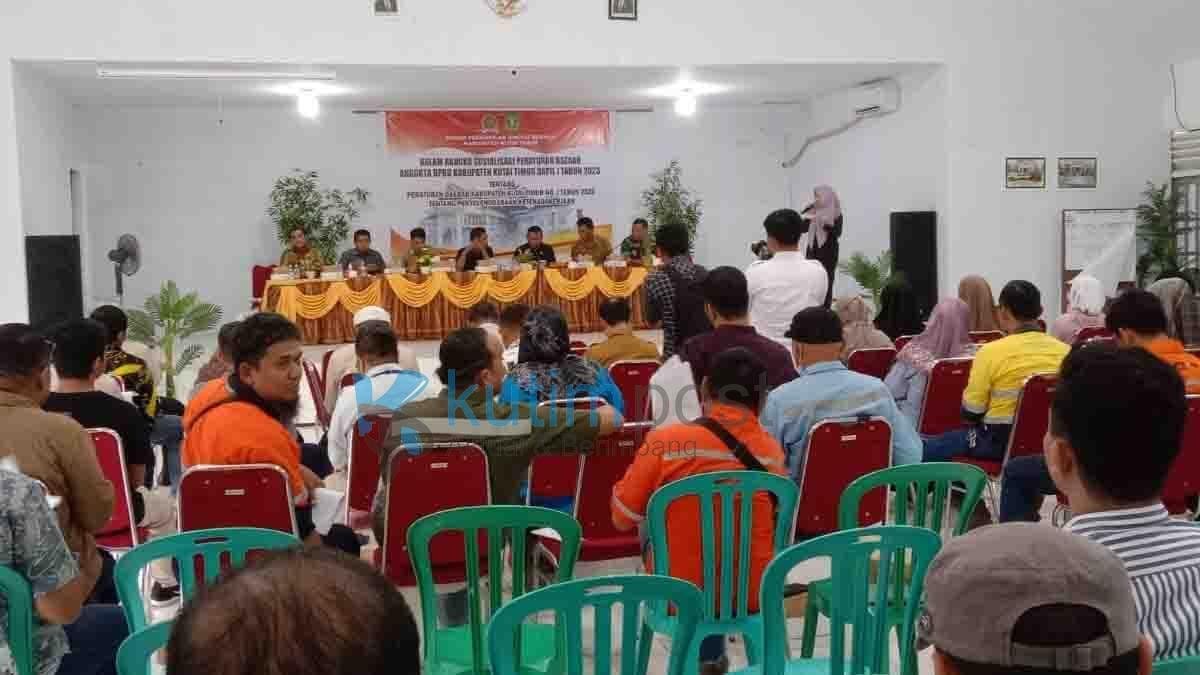 DPRD Kutim Sosper Tentang Peyelenggaraan Ketenagakerjaan DPRD Kutim Sosper Tentang Peyelenggaraan Ketenagakerjaan