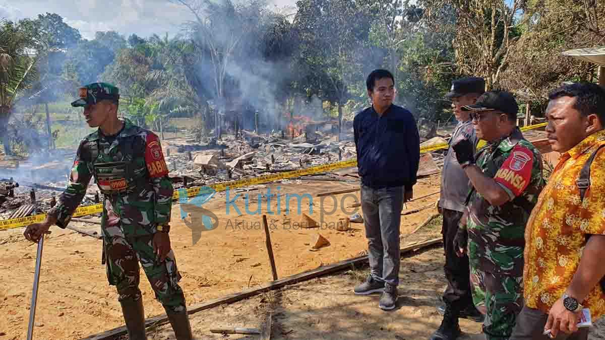 Kapolsek Rantau Pulung Serahkan Bantuan Korban Kebakaran di Desa Manunggal Jaya