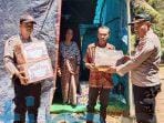 Kapolsek Rantau Pulung Serahkan Bantuan Korban Kebakaran di Desa Manunggal Jaya