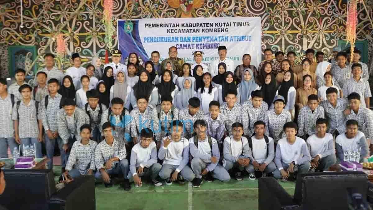 Kasmidi; Camat Harus Bisa Menjadi Inspirasi Kasmidi; Camat Harus Bisa Menjadi Inspirasi