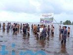 Ketua DPRD Kutim Ikut Kick Off Penanaman Magrove Nasional di Pantai Kenyamukan