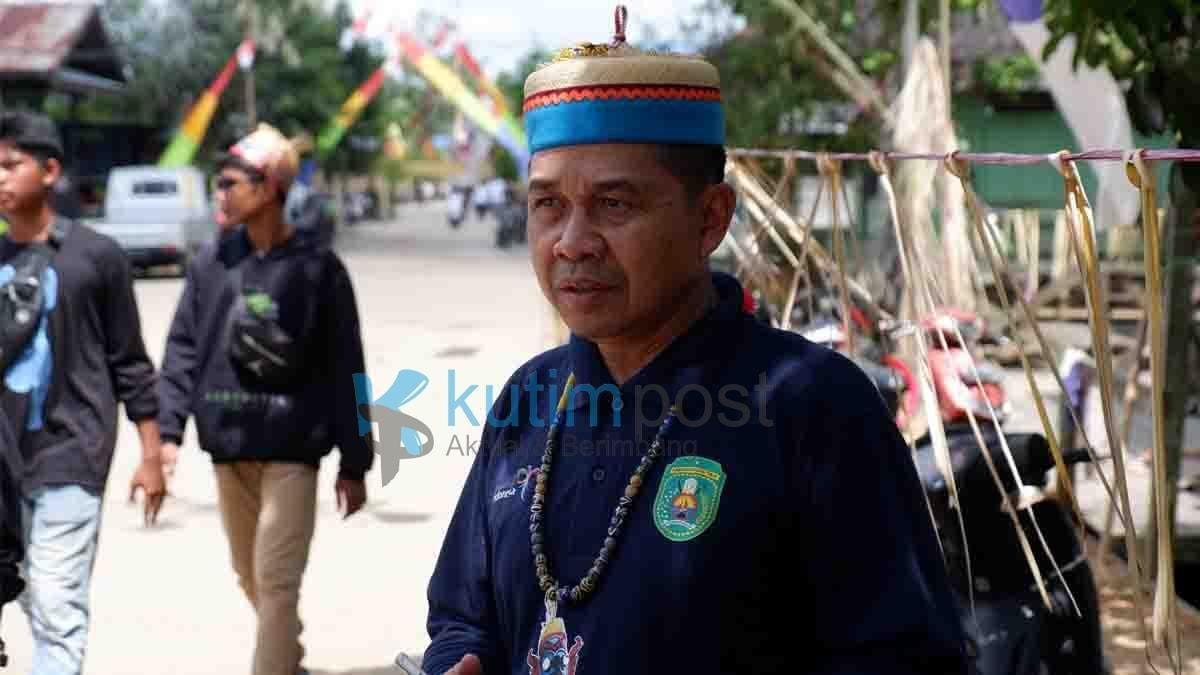 Pesta Adat Lom Plai, Joni Pesta Adat Lom Plai, Joni