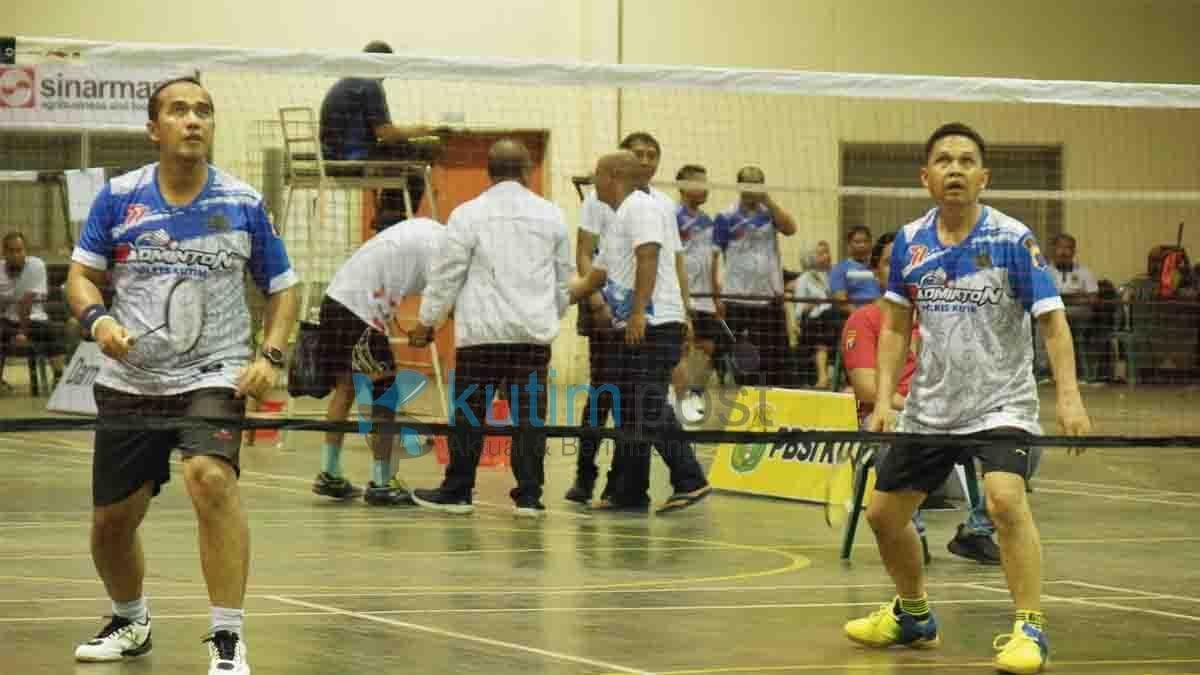 Ganda Kapolres dan Ketua DPRD Kutim, Juarai Kategori Executive Bulutangkis Hari Bhayangkara Ganda Kapolres dan Ketua DPRD Kutim, Juarai Kategori Executive Bulutangkis Hari Bhayangkara