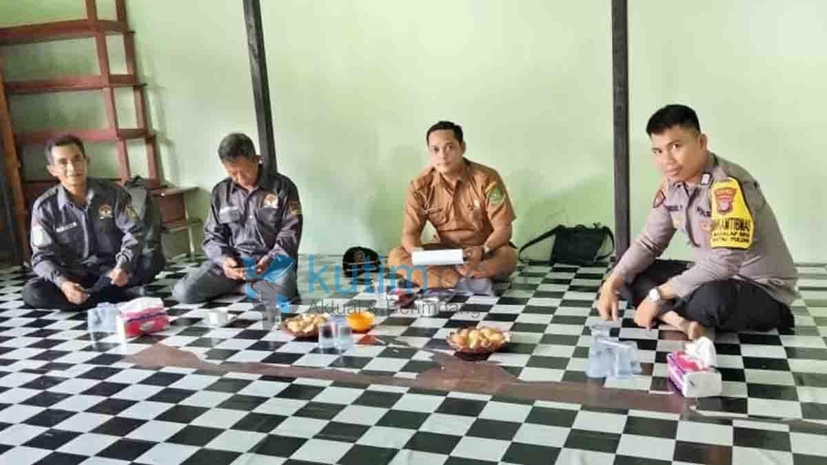 Polsek Rantau Pulung Ajak PABDPSI Awasi Dana Desa Polsek Rantau Pulung Ajak PABDPSI Awasi Dana Desa