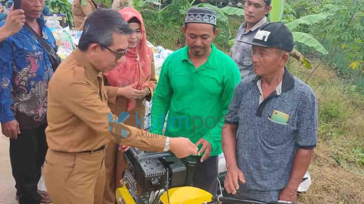 Ringankan Petani Garap Lahan, Pemkab Kutim Berikan Bantuan Alat Pertanian Ringankan Petani Garap Lahan, Pemkab Kutim Berikan Bantuan Alat Pertanian