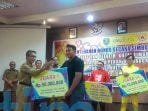 Bupati Serahkan Bonus Atlet Berprestasi Porprov 7 di Berau
