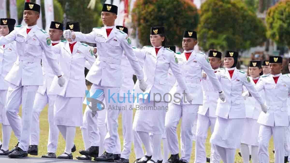 Berjalan Khidmat Upacara Penurunan Bendera HUT Ke-78 RI di Kutai Timur Berjalan Khidmat Upacara Penurunan Bendera HUT Ke-78 RI di Kutai Timur