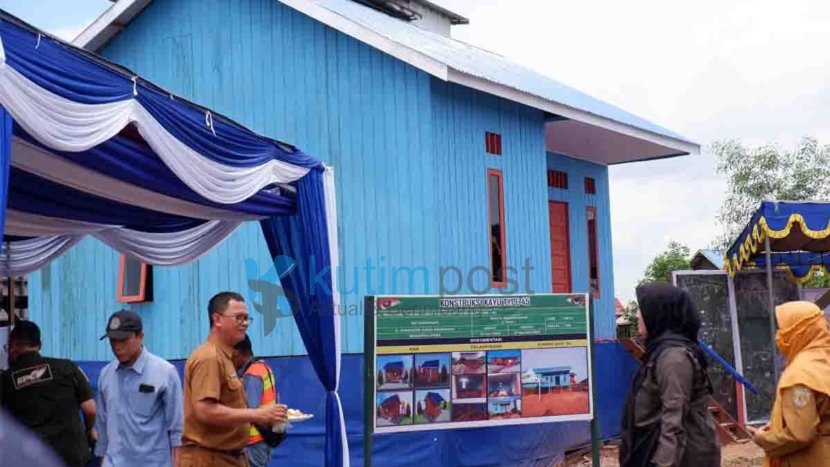 Gubernur Kaltim Resmikan Rumah Layak Huni di Kutim Gubernur Kaltim Resmikan Rumah Layak Huni di Kutim