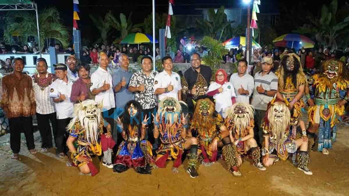 Hadiri Tasyakuran Malam Satu Suro, Wabup Kasmidi; Budaya Harus Dijaga Hadiri Tasyakuran Malam Satu Suro, Wabup Kasmidi; Budaya Harus Dijaga