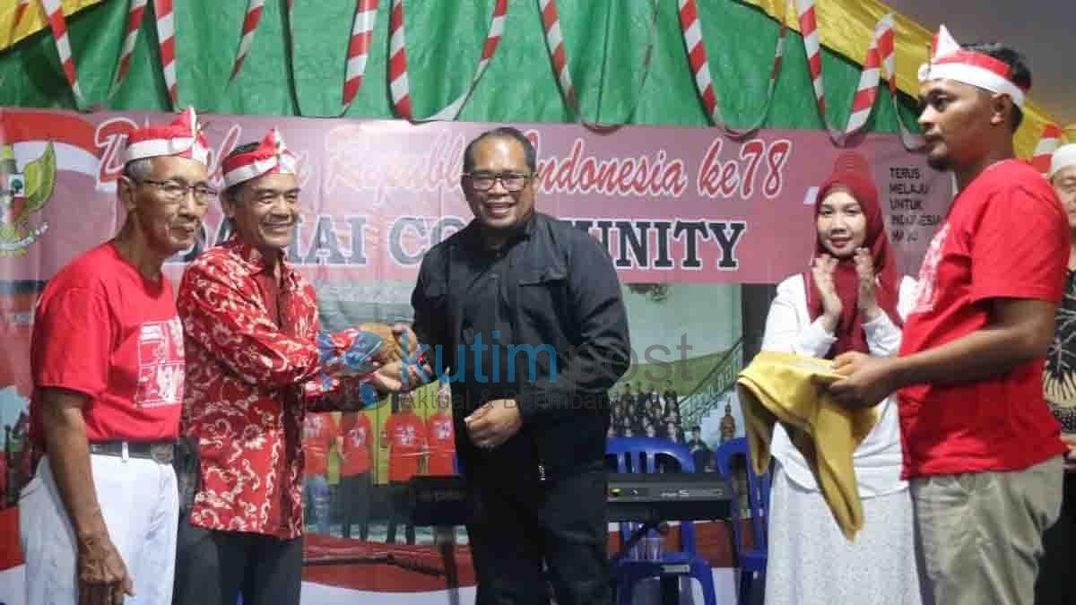 Wabup Hadiri Malam Puncak Perayaan HUT RI ke-78 di Gang Damai, Teluk Lingga Wabup Hadiri Malam Puncak Perayaan HUT RI ke-78 di Gang Damai, Teluk Lingga